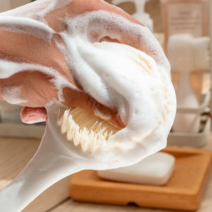 Cepillo Corporal de Plástico con Mango Largo, para una Limpieza Profunda y Masaje, Exfoliante Mágico para el Baño - Product Image 2