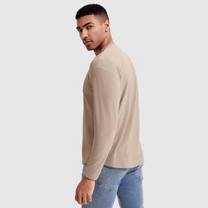 Camisa de manga larga para hombre de tacto suave de secado rápido para levantamiento de pesas con paneles de ventilación de malla - Product Image 3