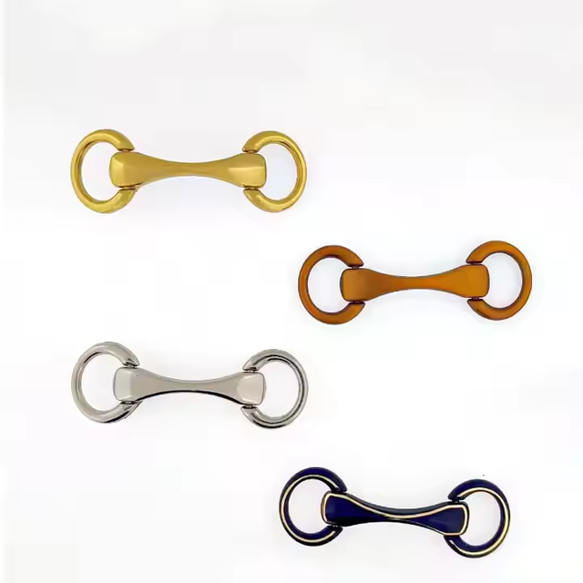 Noble Elegant Zinc Alloy Chain Belt Accessory with Horse Buckle Design for Shoes Boots Dresses Handbags and Bags