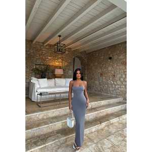 Robe longue grise vintage à motif floral avec détail au dos, style décontracté pour les fêtes, du XS au XL, grande taille avec doublure à volants incluse - Product Image 3