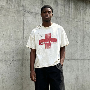 Camiseta de algodón slub lavado personalizada de fábrica para hombre, con estampado vintage, agujeros desgastados y deshilachados, estilo streetwear. Proveedor de algodón slub. - Product Image 3