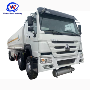 Camion-citerne Sinotruk HOWO 371HP 8x4, capacité 20-35 m³, pour le transport de carburant diesel et d'essence, à vendre en Afrique - Product Image 1