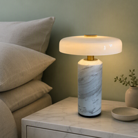 Lampe de table en marbre de luxe avec abat-jour en verre blanc |   Lampe de chevet décorative postmoderne à piles pour salon et chambre à coucher