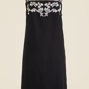 ชุดเดรสผ้าลินินลำลองสำหรับผู้หญิง คุณภาพสูง ผลิตตามสั่ง (OEM) ผ้าฝ้าย ปักลายดอกไม้ธรรมชาติ ระบายอากาศได้ดี เป็นมิตรต่อสิ่งแวดล้อม ทออย่างประณีต - Product Image 3