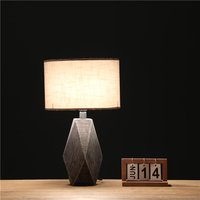 Lampe de chevet en résine de luxe, base géométrique à facettes, abat-jour, décoration d'intérieur, lampe de bureau