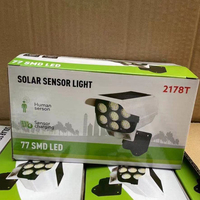 Caméra de sécurité factice à énergie solaire Dusk Dawn 2400mAh 12H 77LED Simulation de surveillance avec source de lumière LED 0 coût Maison Jardin