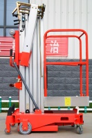 Plateforme élévatrice en aluminium de marque EVERLIFT échelle élévatrice verticale hydraulique à petit mât unique échelle élévatrice simple mobile à bas prix