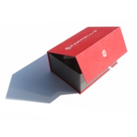 Boîte cadeau de Noël rouge à fermeture magnétique, papier artistique, revêtement UV, logo personnalisé, emballage de luxe, doublure intérieure en éponge