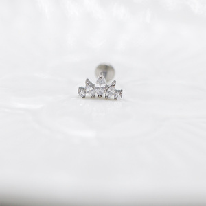 Pendientes Clásicos de Titanio F136 con Circonita Transparente de Corte Princesa y Parte Trasera Plana para Boda, para Cartílago, Oreja, Labret, Concha, Hélice - Product Image 3