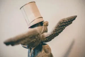 Sculpture Banksy en gros, décoration artisanale <span class=keywords><strong>ange</strong></span> seau de peinture Banksy en fer, décoration personnalisée pour la maison - Product Image 4