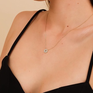 Nouveautés Collier de joaillerie fine en Argent sterling 925 plaqué or 14K avec pendentif disque lettre en Zircon cubique et chaîne à maillons pour soirée - Product Image 2