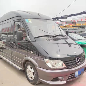 Bus Turbo FWD populaire de 7 à 18 places avec systèmes ABS et ESC de 1 à 25 000 milles, intérieur sombre, 4 places avant + 4 places arrière, radar - Offre à durée limitée - Product Image 1