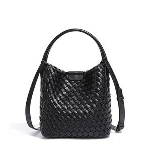 คอลเลคชั่นฤดูร้อน 2024 กระเป๋าโท้ทลำลองทำมือจากหนังงูแท้ ดีไซน์หรูหราเบาๆ แฟชั่นทันสมัย สะพายไหล่หรือถือก็ได้ กันน้ำ ทนทาน - Product Image 1