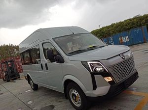 Minibús Dongfeng de Techo Alto con 15 Asientos, Diésel, con Pantalla MP5 de 10.3 Pulgadas y Cámara de Reversa - Product Image 4
