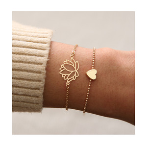 2025 nouvelle personnalité féminine Simple creux <span class=keywords><strong>Lotus</strong></span> <span class=keywords><strong>coeur</strong></span> <span class=keywords><strong>Bracelet</strong></span> main ornements 2 ensembles de <span class=keywords><strong>Bracelet</strong></span> <span class=keywords><strong>femme</strong></span> en gros - Product Image 1