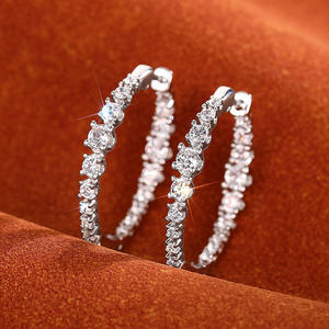Orecchini a Cerchio in Argento 925 Placcato Oro Bianco di Lusso con Cristalli Rotondi e Strass, Montatura a Griffe, Classici per l'Uso Quotidiano Femminile - Product Image 4