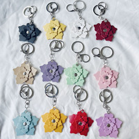 Porte-clés en cuir en gros, mini porte-clés fleur en cuir, breloque de sac en cuir, diffuseur, porte-clés de voiture avec logo personnalisé, anneau porte-clés