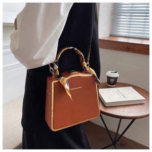 Sacs à Main en Gros Usine 2026 Tendance Chaîne Épaule Foulard en Soie pour Sac Fille Sac à Main Boîte Carrée Sacs de Luxe pour Jeunes Femmes - Product Image 2