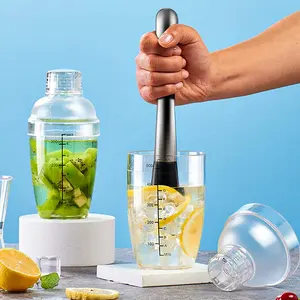 China Aangepaste Logo Promotionele Plastic Cocktail Shaker Met Metingen