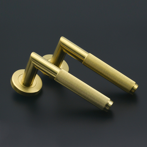 Manija moleteada de nuevo diseño, manija de puerta Interior Popular de acero inoxidable 304, manija de puerta moleteada blanca de bronce negro dorado - Product Image 5