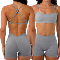 Soutien-gorge de sport simple et respirant sans coutures pour femme, bretelles réglables, dos croisé, coussinets amovibles, maintien moyen, en nylon et élasthanne, idéal pour la gym