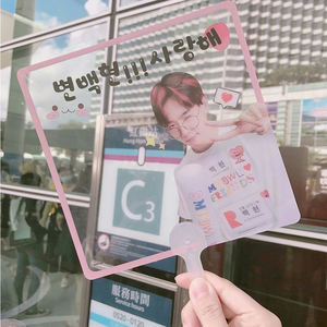KPOP <span class=keywords><strong>Idol</strong></span>-ventilador de mano de plástico, personalizado, redondo, transparente, a la moda, impermeable, <span class=keywords><strong>2022</strong></span> - Product Image 2