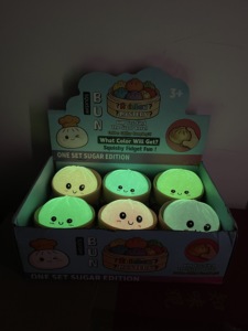 Jouets Squishy Bao Bun Lumineux dans le Noir avec Cuiseur Vapeur pour Adultes, Soulagement de l'Anxiété et Jeu Sensoriel – Entrepôt USA - Product Image 5