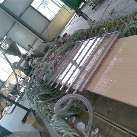 WPC合板木材プラスチック製品工場用ヒーター付き中国Hubei耐久性新技術プラスチック押出成形金型