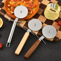 Spatule à pizza en acier inoxydable multi-tailles en option Manche en bois Couteau à pizza à rouler Outils de cuisson à la maison
