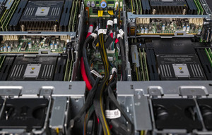 เซิร์ฟเวอร์ Dell PowerEdge C6525 2U Rack รุ่นปี 2022 ลดราคา พร้อมโปรเซสเซอร์ EPYC 7252 หน่วยความจำ 8GB พาวเวอร์ซัพพลาย 800W รับประกัน 3 ปี - Product Image 2