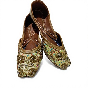 Chaussures plates en cuir de vache indien traditionnel BS INTERNATIONAL pour filles – Tendance mariage, fête, ouverture de maison, mode actuelle - Product Image 3