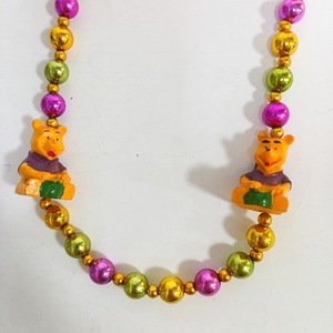 Collana di Perline Colorate a Forma di Orso - Perline Viola, Oro e Verdi per Decorazioni di Carnevale e Natale - Product Image 1