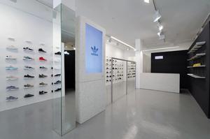 Idee di Design per Interni di Negozi di Calzature 2023, Espositori <span class=keywords><strong>a</strong></span> Parete con Doghe per Negozi di Scarpe - Product Image 2