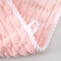 Serviette de Bain en Polaire Corail Tissée Écologique en Gros, 70*140 cm, Douce, en Peluche, Confortable, pour Spa et Maison