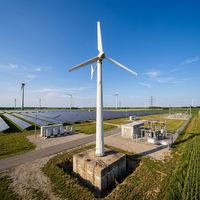 Éolienne à axe horizontal robuste GWS-20KW, démarrage à 2,5 m/s, 3 pales en PRV, acier moulé sous pression, 680 kg, PMSM, 220V/380V, IP54, 20 m/s de vitesse du vent