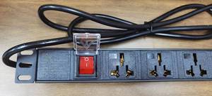 Unidad de Distribución de Energía (PDU) Universal de 6 Vías para <span class=keywords><strong>Rack</strong></span> de Centro de Datos con Interruptores y Accesorio para Gabinete - Product Image 4