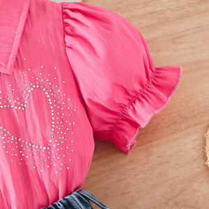 Completo Estivo per Bambine 2 Pezzi con Top a Maniche a Sbuffo con Motivo a Cuori e Strass e Pantaloncini in Denim, Abbigliamento per Bambine 2-8 Anni - Product Image 4