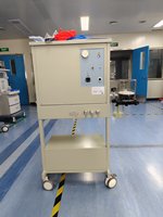 Poste d'anesthésie vétérinaire EURVET à double vaporisateur avec débit de gaz réglable
