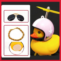Mignon canard jaune avec casque, petit canard à casque de moto, décoration pour vélo, accessoires de voiture