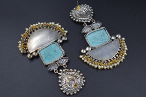 Pendientes de joyería india de doble tono dorado de diseño único, pendientes Jhumka para mujer - Product Image 5