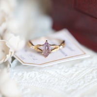 Bague Artemis Tear en tungstène incrustée de pierres précieuses améthyste violet clair taille marquise, style luxe léger et polyvalent