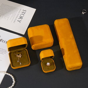 Cajas de Joyería de Terciopelo con Esquinas Repujadas, Elegantes y Personalizadas con Logotipo del Fabricante, para Anillos de Boda, Colgantes, Pulseras y Brazaletes - Product Image 5