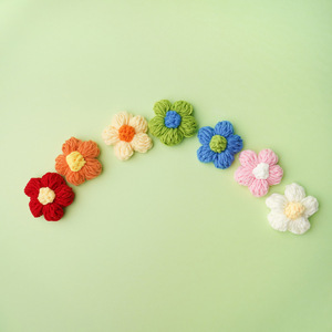 ดอกครีมพัฟถักโครเชต์ 6 ซม. ทำด้วยมือ สีสันปรับแต่งได้ อุปกรณ์ตกแต่งเสื้อผ้า แฟชั่นฤดูใบไม้ผลิ 2023 - Product Image 3