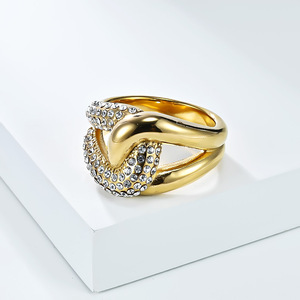 yunnique cross-border best-selling hip-hop design ring, light luxury 18K gold plated with diamonds, irregular cross - Product Image 3