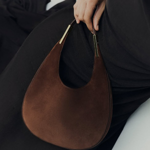 Túi xách mini Half Moon Hobo kiểu dáng cổ điển, màu trơn, chất liệu kim loại, tay cầm chắc chắn, bền, dễ mang theo, sản xuất bởi nhà sản xuất túi xách cao cấp, dành cho nữ - Product Image 1