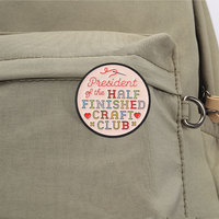 Bros Enamel Bertuliskan Novelty Craft Club, Aksesoris Jahit yang Menarik, Lencana Logam untuk Dekorasi Pakaian dan Tas Ransel, Ornamen Unik