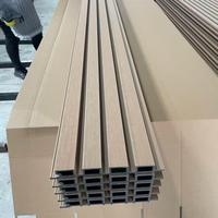 Panneau mural WPC sur mesure, surface co-extrudée, anti-ternissement, revêtement composite bois pour façade de villa et d'hôtel