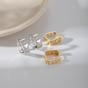 Boucles d'oreilles clous en forme de cœur micro-pavées de zircon, couleur or, design géométrique, boucles d'oreilles manchette tendance - Product Image 2