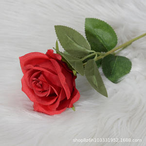 Bouquet de roses rouges artificielles en soie et caoutchouc, effet toucher réel, pour la décoration de la maison, la Saint-Valentin et la fête des mères (vente en gros) - Product Image 3