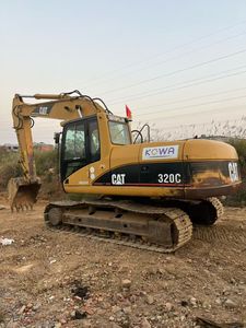 Excavatrice CAT 320C d'occasion à prix abordable, capacité de la benne de 0,8 m³, moteur puissant de 110 kW, vente flash - Product Image 3